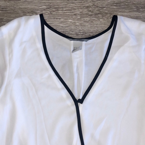 H&M v-neck layered long sleeve blouse - Picture 2 of 9